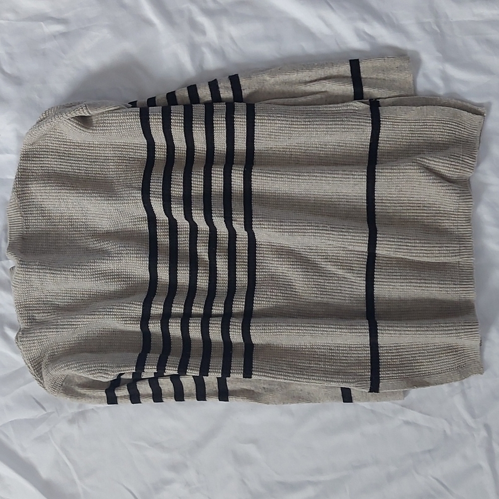Sweater - Picture 3 of 3